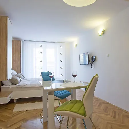 Appartement Adrion.7 *