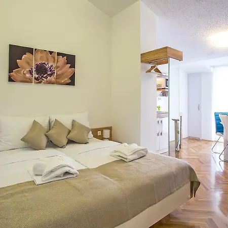 Adrion.7 Apartment